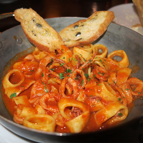 Hungry City: Giovanni Rana Pastificio & Cucina in Chelsea Market - The New  York Times