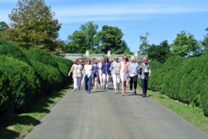 Throughout the walking tour, this enthusiastic group asked many interesting questions, and took many garden photos.