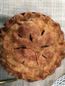 And here is my all-American brown butter apple pie! A mouth-watering combination of sweet apples, brown butter and a gorgeous flaky pastry.