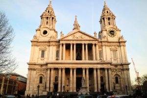 While my grandchildren napped, we visited the famous St Paul's Cathedral, an Anglican cathedral located on Ludgate Hill at the highest point of the City of London. The original church on this site was founded in 604 AD. This church, dating from the late 17th century, was designed in the English Baroque style by architect, Sir Christopher Wren. https://www.stpauls.co.uk