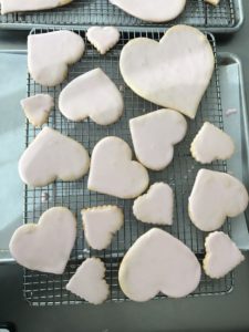 I made large and small cookies - I love how all of them look on this drying rack.
