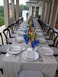 Neutral linens and bright blue accents complemented the ocean views and beach atmsophere.