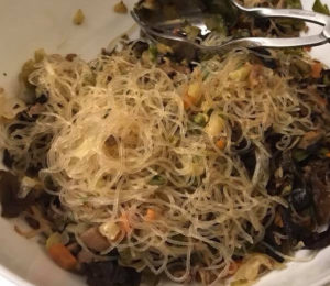 This is Taiwanese glass noodles with minced pork - one of the dishes that didn't make it to the dining table.
