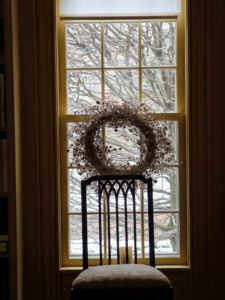 I love this photo of the wreath, chair and the beautiful tree outside - everything is so pretty. Tomorrow, I will share photos from my Winter House, where Chef Pierre Schaedelin prepared and served all our glorious savory foods. What do you think about the decorations in my Summer House? I am interested and eager to read your comments.