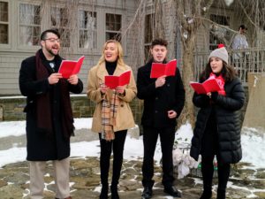 We also had four wonderful carolers singing on the terrace parterre.