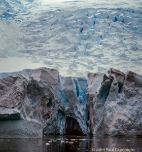 In this photo, John Paul showed the structure of a glacier ready to collapse.