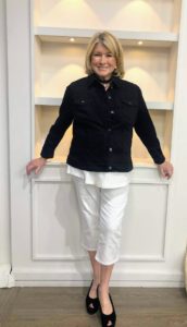 Here I am with my denim jacket in black - perfect for breezy days and chilly nights. I chose to make a timeless style that could match every blouse or t-shirt worn with it.