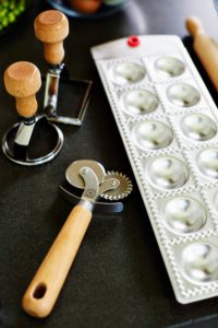 And if you enjoy stuffed pasta, the ravioli mold and rolling pin make perfectly pinched pockets for all your ravioli fillings.