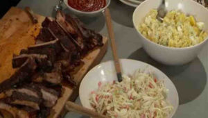 Depending on your preference, you may wish to serve coleslaw with your ribs. Slaws make a flavorful accompaniment to hot dogs, hamburgers, chili, chicken, short ribs, and brisket.