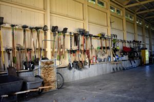 Against this wall, we store rakes, shovels, spades and other hand tools.