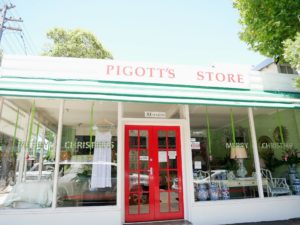 During another walk, we did a little "window shopping" - remember, it was the day after Christmas, Boxing Day in Australia, so everything was closed. This is Piggot's. I follow their Instagram page @piggotsstore.