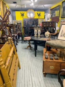 All the stores I visited were loaded with beautiful things - mirrors, bed frames, tables and chairs. This shop is called Theron Ware - also on Warren Street. https://www.theronwarehudson.com/