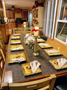 My housekeeper, Enma Sandoval, celebrated this Thanksgiving in a new home. Here's her holiday table.
