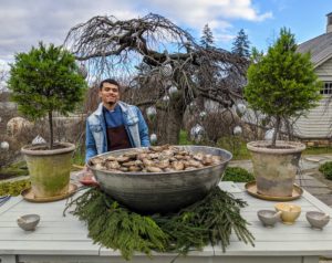 Guests arriving at my Winter House saw Moises, from PS Tailored Events, and these delicious fresh oysters on the terrace parterre - a perfect first stop at the party.