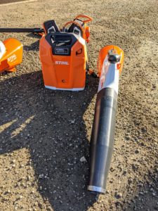This is STIHL's backpack battery. This backpack battery eliminates the cost of fuel and engine oil and can be used with this handheld blower.