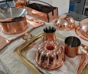 And here are some of the other copper and copper plated items Carlos cleaned. All of them are shining. The copper returns to its original luster very quickly.