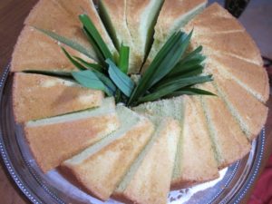 And a wonderful semolina cake flavored with a bit of Pandan leaf