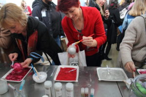 Shoppers were also able to glitter and keep their own ornaments, using our fabulous Martha Stewart Crafts glitter.