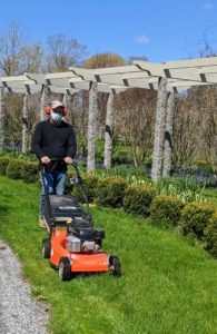 For even tighter areas, we have Kubota’s WGC6-21 push mower. The 21-inch mowers provide sharp cutting and easy bagging. And the controls are built to be ergonomic in design, making it comfortable to use throughout the day. Fernando uses this push model to mow around the pergola.