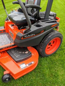 The 10-gauge steel welded mower deck also provides clean, professional-level cutting performance. A patented K-Lift pedal also makes adjusting the cutting height easy.