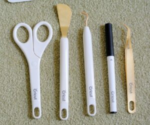The bundle comes with several tools including scissors, spatula, weeder, pen, and tweezers.