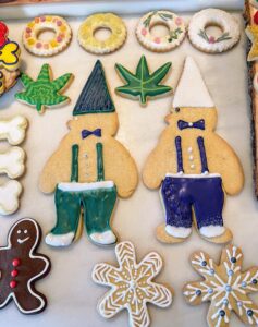 We also had whimsical elves and gingerbread figures. Remember my "4 Ds" when embellishing delicious sugar cookies - dipping, dripping, decorating and drying. I also have a fifth "D" - devouring.