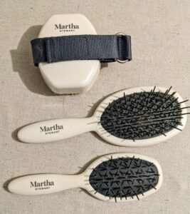 I have several good grooming tools available on my shop on Amazon, including my massage brush and my multipurpose brush in two sizes.