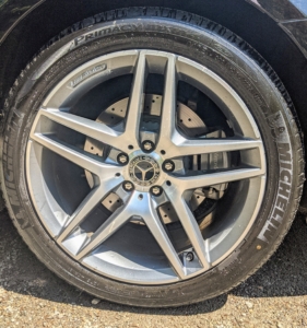This Mercedes is equipped with excellent tires and 4MATIC all-wheel drive, so it’s good in all kinds of weather. It also has ABS brakes and driveline traction control.