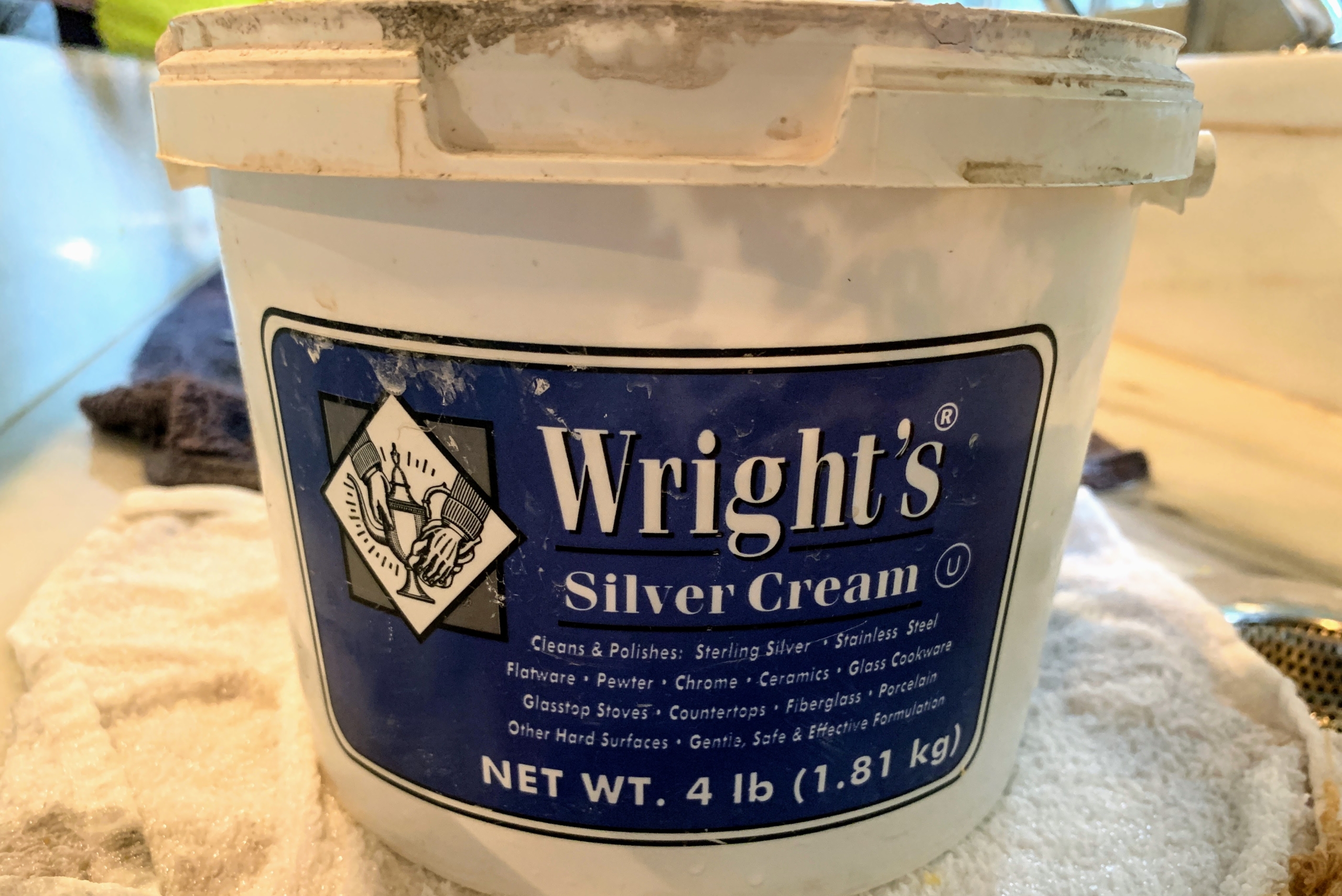  Wright's Silver Cleaner and Polish Cream - 8 Ounce with  Polishing Cloth - Ammonia-Free - Gently Clean and Remove Tarnish without  Scratching : Health & Household