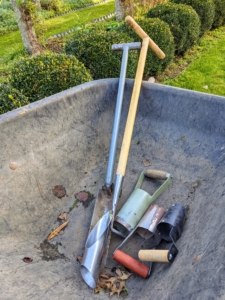 There are several different tools used for planting bulbs depending on the size of the bulb. Here we have traditional long handled bulb planters made with powder-coated steel. The six inch barrel is perfect for planting most bulbs and has a 37 inch long handle for planting ease. We also use the shorter bulb planters - each crew member has his favorite tool.