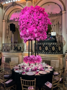 Jeff Leatham and his team at Jeff Leatham Design contributed this eye-catching table arrangement. All the centerpieces were very elaborate and fun.