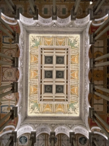 The ceiling of the Library’s Great Hall at the front of the building is inlaid with six decorative stained-glass skylights and aluminum plating. Along the perimeter of the ceiling are the names of 10 authors, considered to have made great contributions to literature. They are Dante, Homer, Milton, Bacon, Aristotle, Goethe, Shakespeare, Moliere, Moses, and Herodotus.
