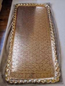 Here's another tray with a similar design pattern but in a rectangular shape.