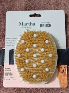 My massage brush is made with soft natural bristles, which remove shedding hair and debris. The round rubber comfort pins massage the skin.