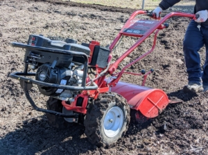This model tiller has four forward, one neutral, and two reverse speeds for easy use.