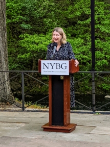 During refreshments, CEO and The William C. Steere Sr. President of The New York Botanical Garden, Jennifer Bernstein, took to the podium and welcomed everyone to the sale.