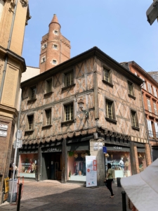 This is an ancient building in Toulouse, at an important crossroads: Le Quatre Coins des Changes - the Four Corners of Change.