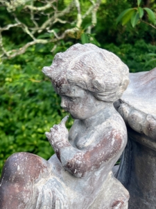 I admired the cherub with a finger to his lips. Toshi says it suggests to visitors that "silence is golden."