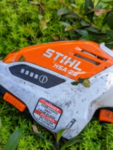 The STIHL HSA 26 garden shears hold the charge well. The battery strength indicator on the side is easy to read, and can be checked frequently during the task at hand. We got all the topiaries done on one charge.