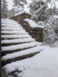 These steps are from the main terrace and join the path to my guest house. The wooden box above covers and protects the ornamental urn inside during the cold season. This photo was taken around 11am on the first day of snow.