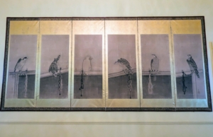 Here is the screen in my parlor. These birds are tethered to perches. The artist, Soga Nichokuan, specialized in avian subjects, particularly birds of prey. His father, Soga Chokuan, was also a talented painter.