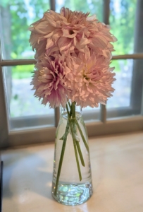 And this arrangement is on another counter in my servery - just a handful of light pink dahlias in a vase. Flower arrangements do not have to be elaborate to be stunning.