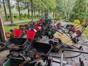 On this rainy day, I asked that the equipment barn be well organized. All the pieces of equipment are brought out onto the driveway for inspection and cleaning.