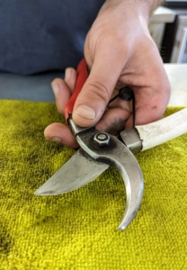These blades are now very sharp. And be sure to always watch what is being done – keep fingers away from the blades.