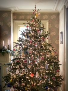 I hope all of you have lots of fond memories of the holidays. Ryan Mesina, our own VP Creative Services, shares this photo of his decorated Christmas tree at his upstate New York home.