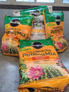 Ryan is using Scott's Potting Mix. This formula is fast-draining and includes sand and perlite to help create an optimal growing environment. The mix is also fortified with iron and plant food.