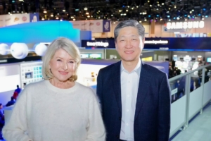 Here I am with President and CEO of Samsung Electronics North America KS Choi.