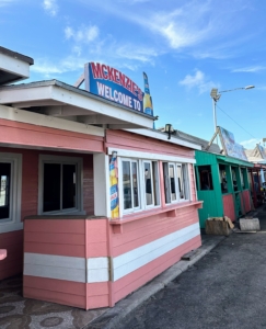 And just before leaving, we made one last stop at the famous McKenzie's Conch Shack to experience the Bahamas' most authentic flavors. Kenneth McKenzie has been making his delicious dishes for 35-years and is among the favorites here on Paradise Island - one must try his conch salad.