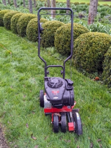 Our Troy-Bilt TBE550 Lawn and Driveway Edger is a single purpose machine used for making good, crisp lines along the edges of garden beds, driveways, and lawns.