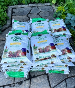 Scotts Miracle-Gro Indoor Potting Mix is blended for a wide variety of container plants.